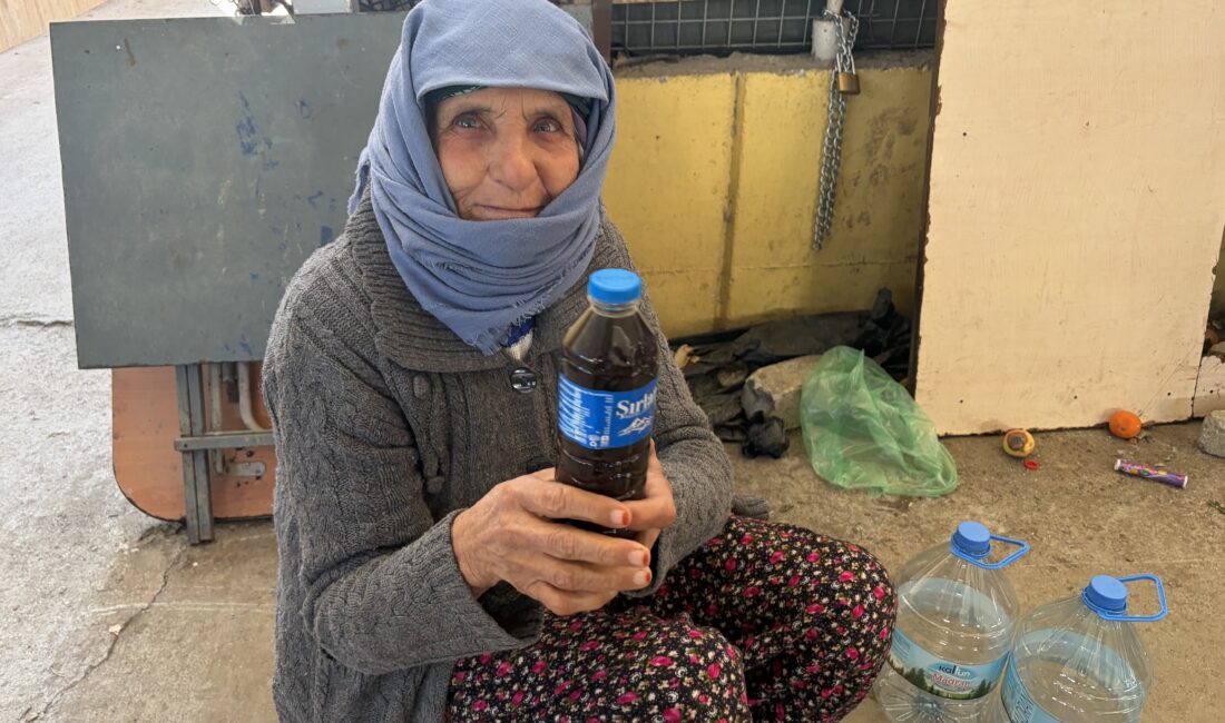 İncirliova pazarında kışın vazgeçilmezi pekmez, 70 yaşındaki Hatice Koştu’nun tezgahında