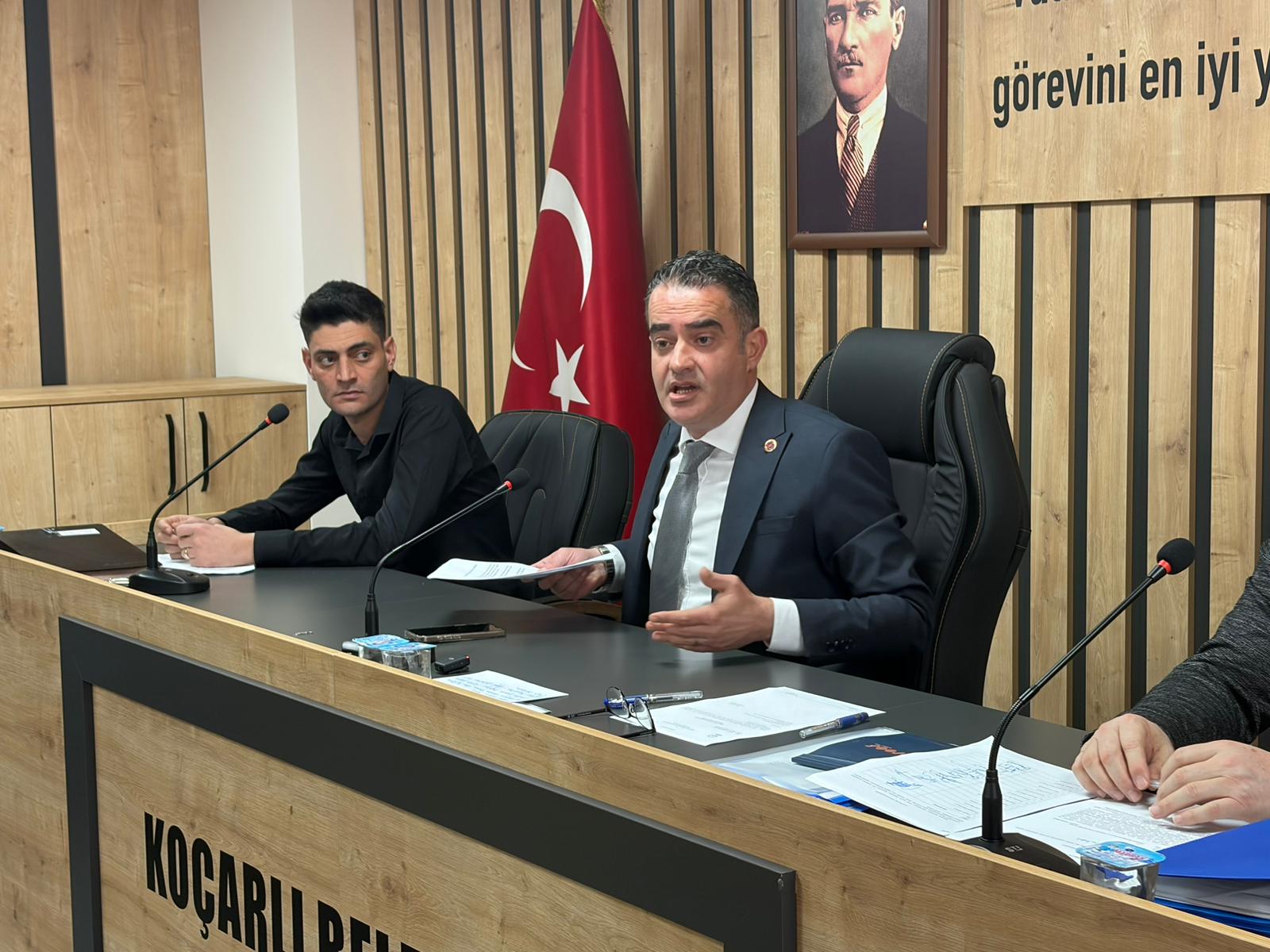 Koçarlı Belediye Meclisi toplantısında Belediye Başkanı Özgür Arıcı AK Parti