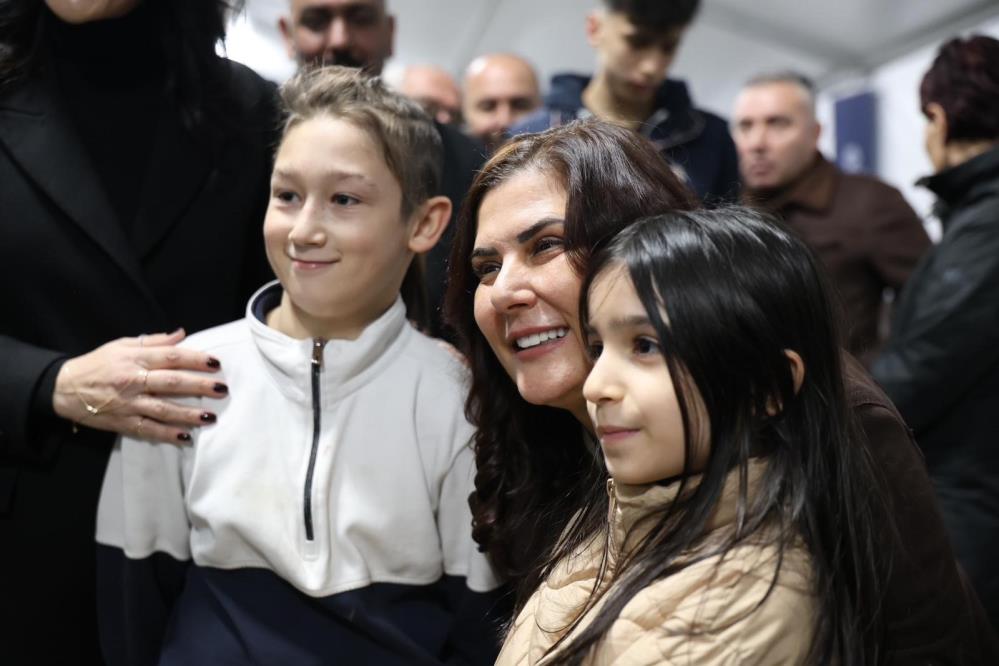 Aydın Büyükşehir Belediye Başkanı Özlem Çerçioğlu, Atatürk Kent Meydanı’nda kurulan