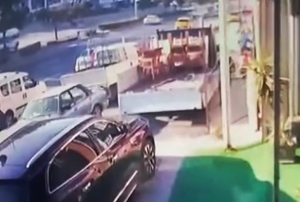 Kuşadası Şoförler ve Otomobilciler Odası eski başkanı Hüsnü Öten’i, ayağından