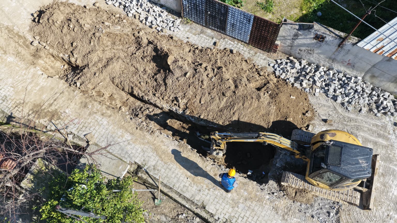 Aydın Büyükşehir Belediyesi, kent genelinde sürdürdüğü altyapı yatırımlarına aralıksız devam